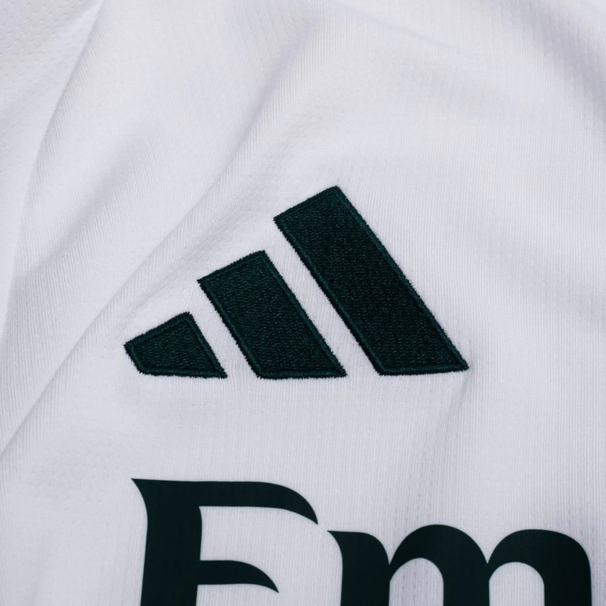 Equipación local del Real Madrid 2026